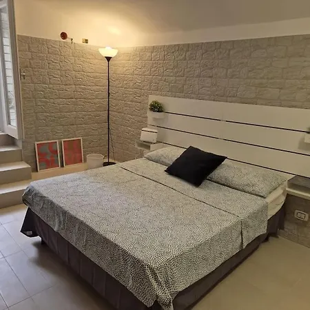 Cattaro 37 Hospitality Srls * باري